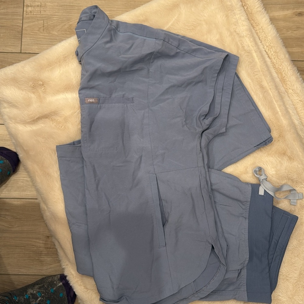 Figs Uniform! Large Tops and XL Bottoms - Picture 4 of 4